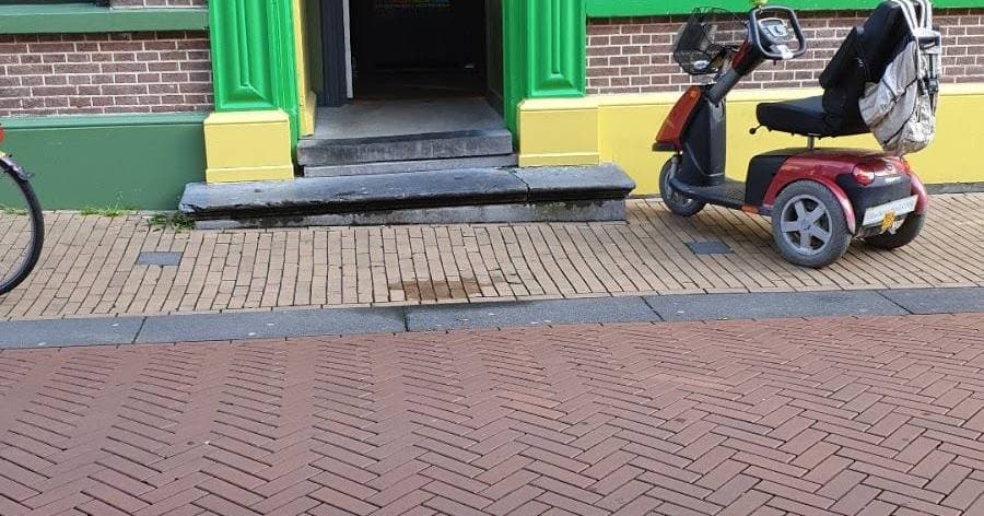 Coffeeshop alien