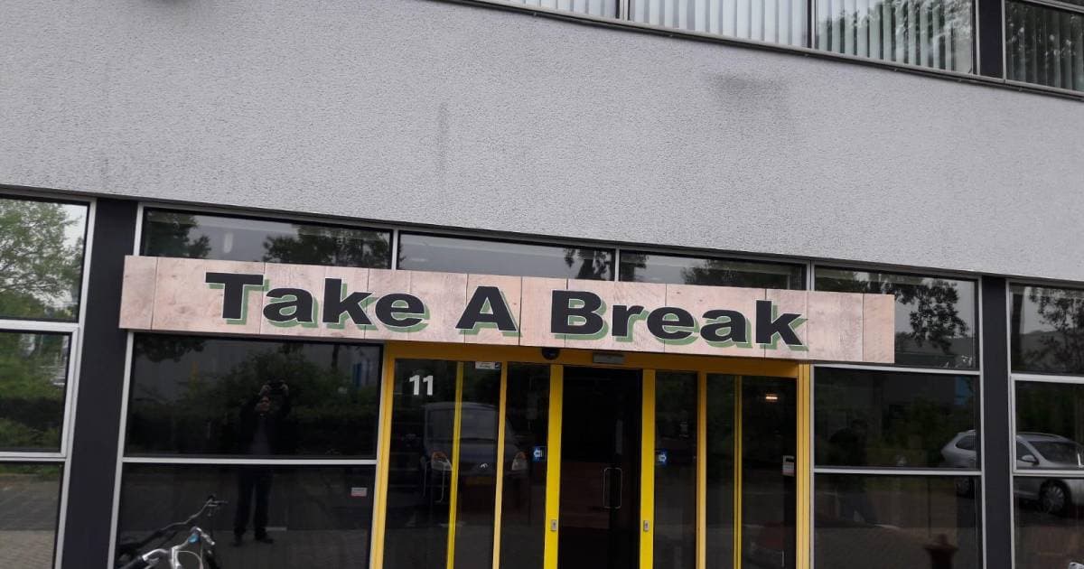 coffeeshop take a break