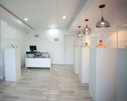 Reina Suiza CBD
